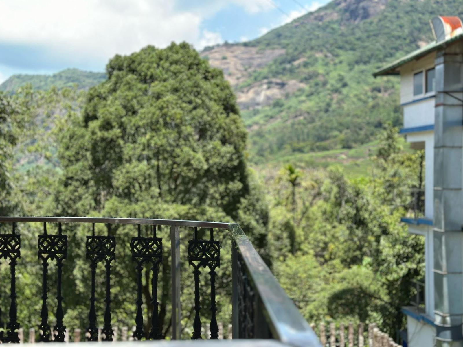 The Heights Munnar Hotell Exteriör bild